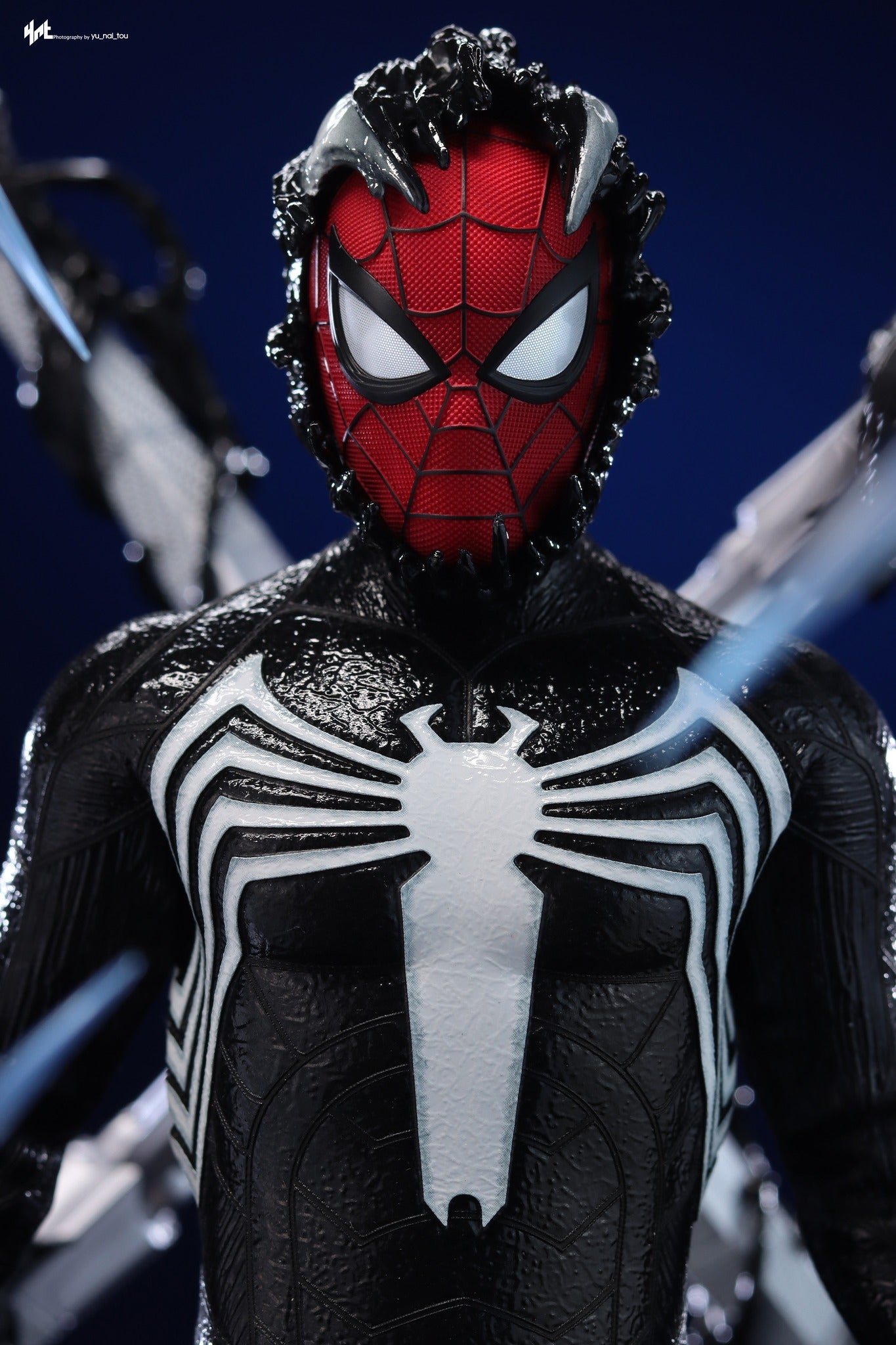 HOT TOYS 1/6 VGM56B MARVEL SPIDERMAN 2 PETER PARKER (BLACK SUIT