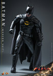 HOT TOYS 1/6 MMS712 BATMAN MODERN SUIT